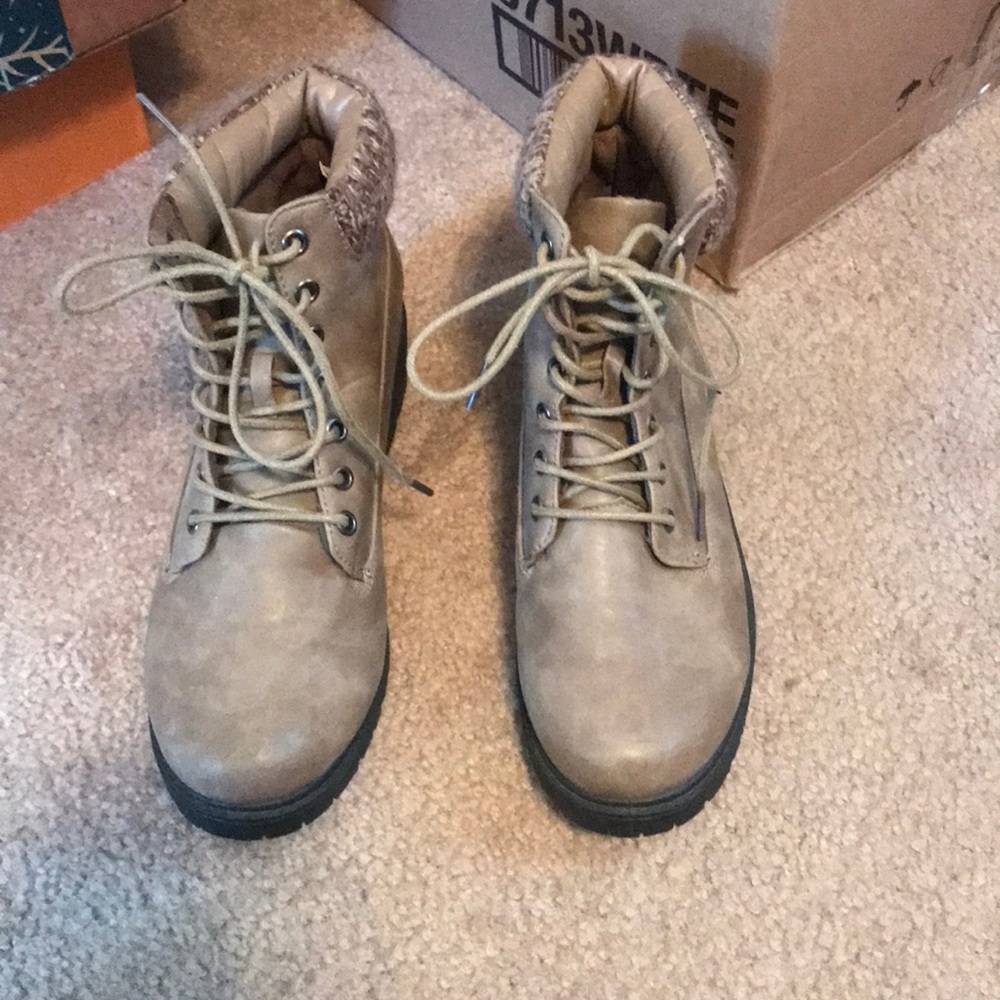 Super cute tan boots